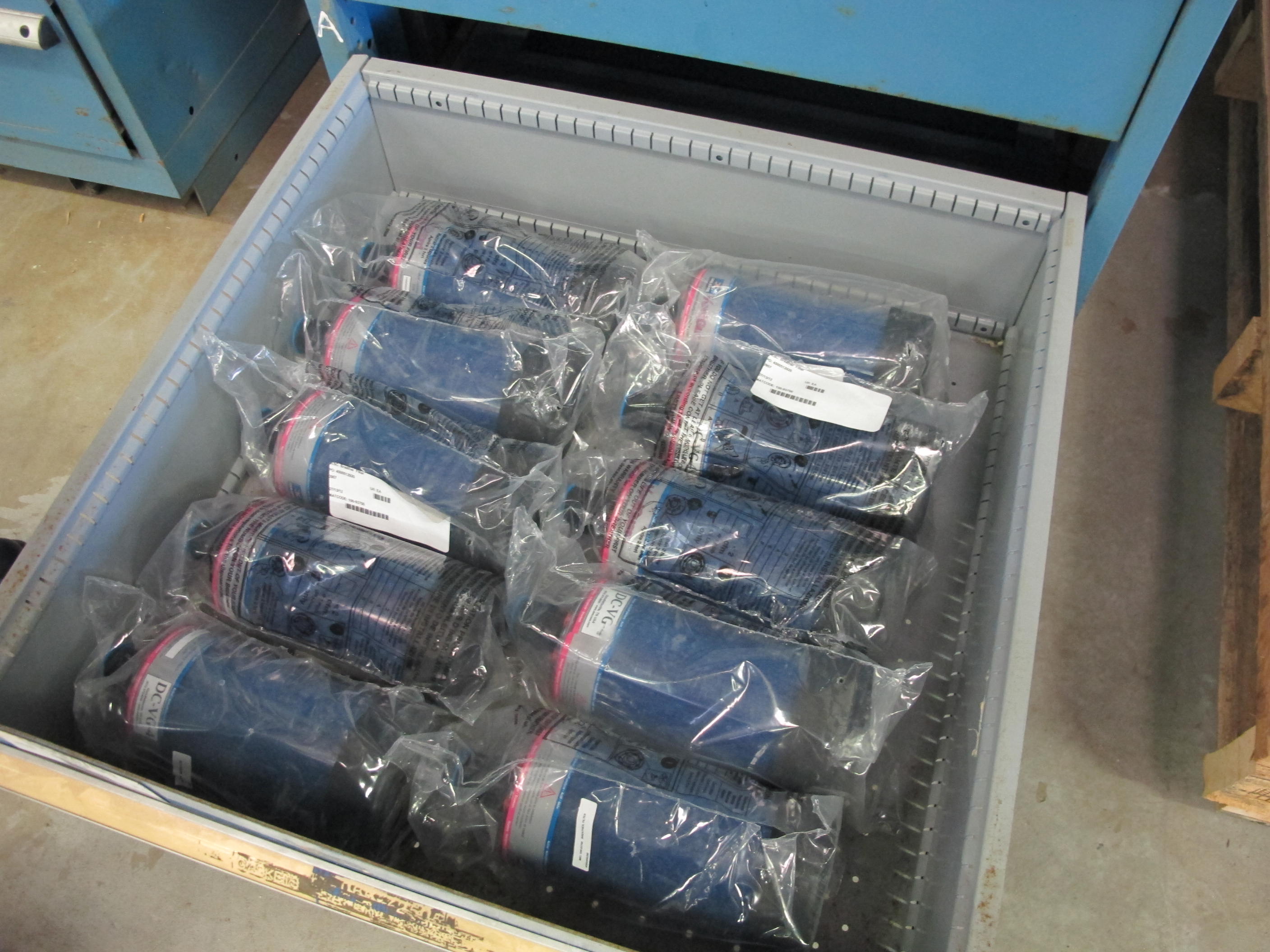 LISTA HEAVY DUTY 10-DRAWER PARTS CABINET W/ CONTENTS (W-44) LOADING & HANDLING FEE $25-